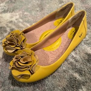 B.O.C Flower Flats sz 7 NWOT